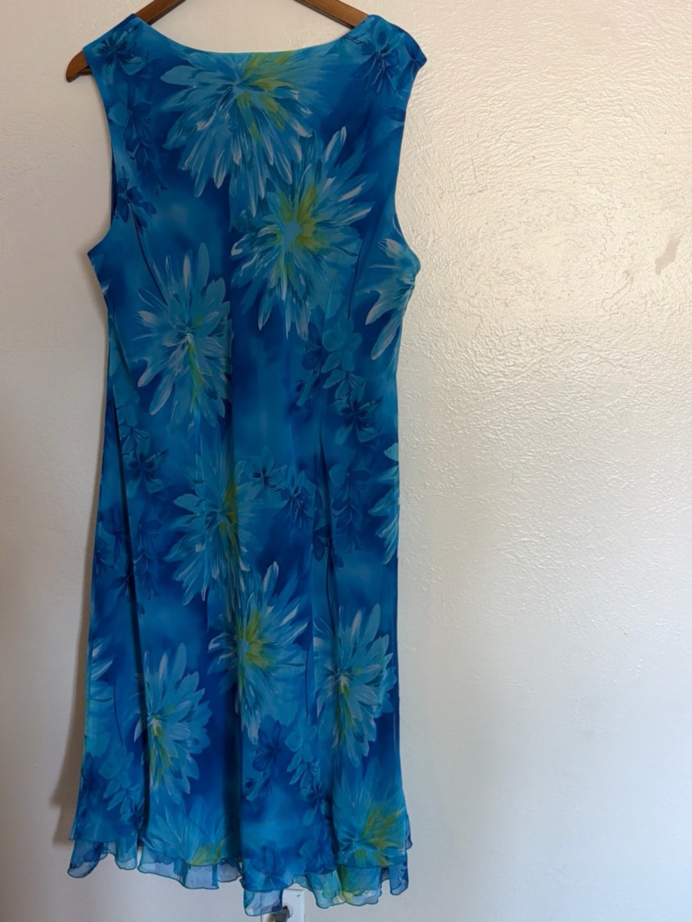 Blue and Green Floral Sleeveless Midi Dresses (2) from Studio 1 - Picture 2 of 6